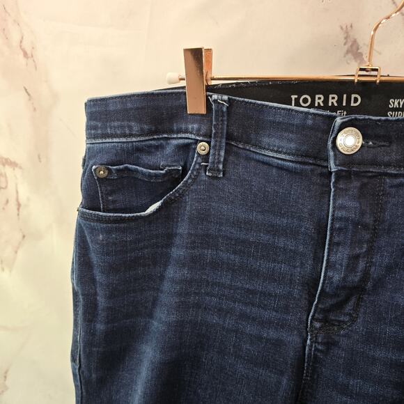 Torrid Jeans Women 14 S Short Sky High Kick Boot Dark Wash High Rise Denim - Picture 2 of 14